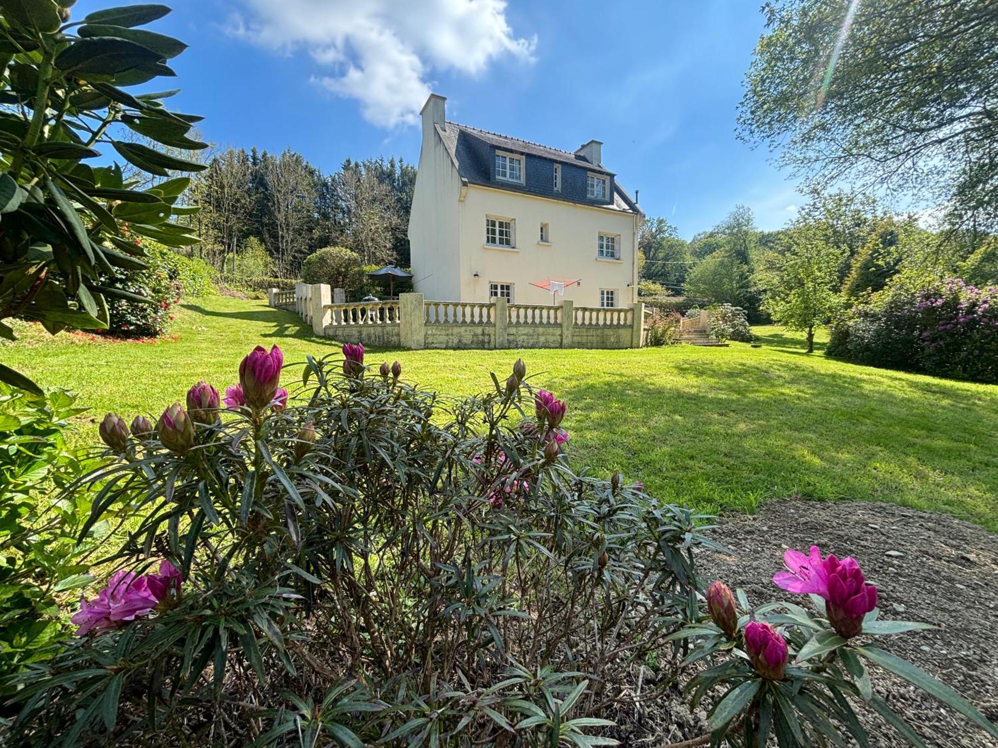 Fontaine Blanche River View, Large Patio & Garden In Central Brittany With Starlink Wifi Treffrin ภายนอก รูปภาพ